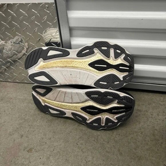 Saucony Hurricane 24 Wide 'Black Carbon S20934100 Size 11 men used no box - Picture 5 of 8